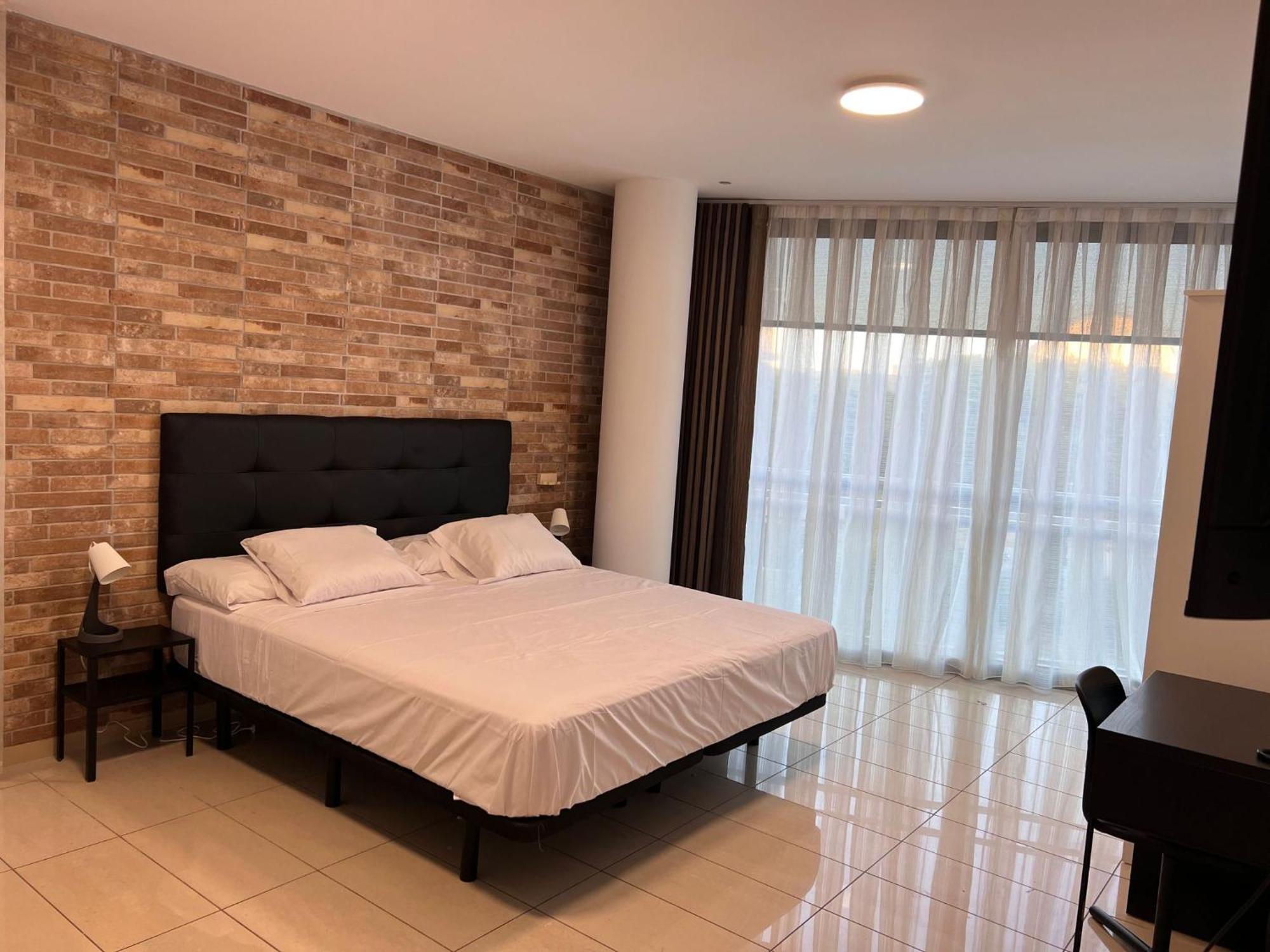 Fira Gran Via 2 - Private Rooms In A Shared Apartment - Habitaciones Privadas En Apartamento Compartido L'Hospitalet de Llobregat Exterior photo
