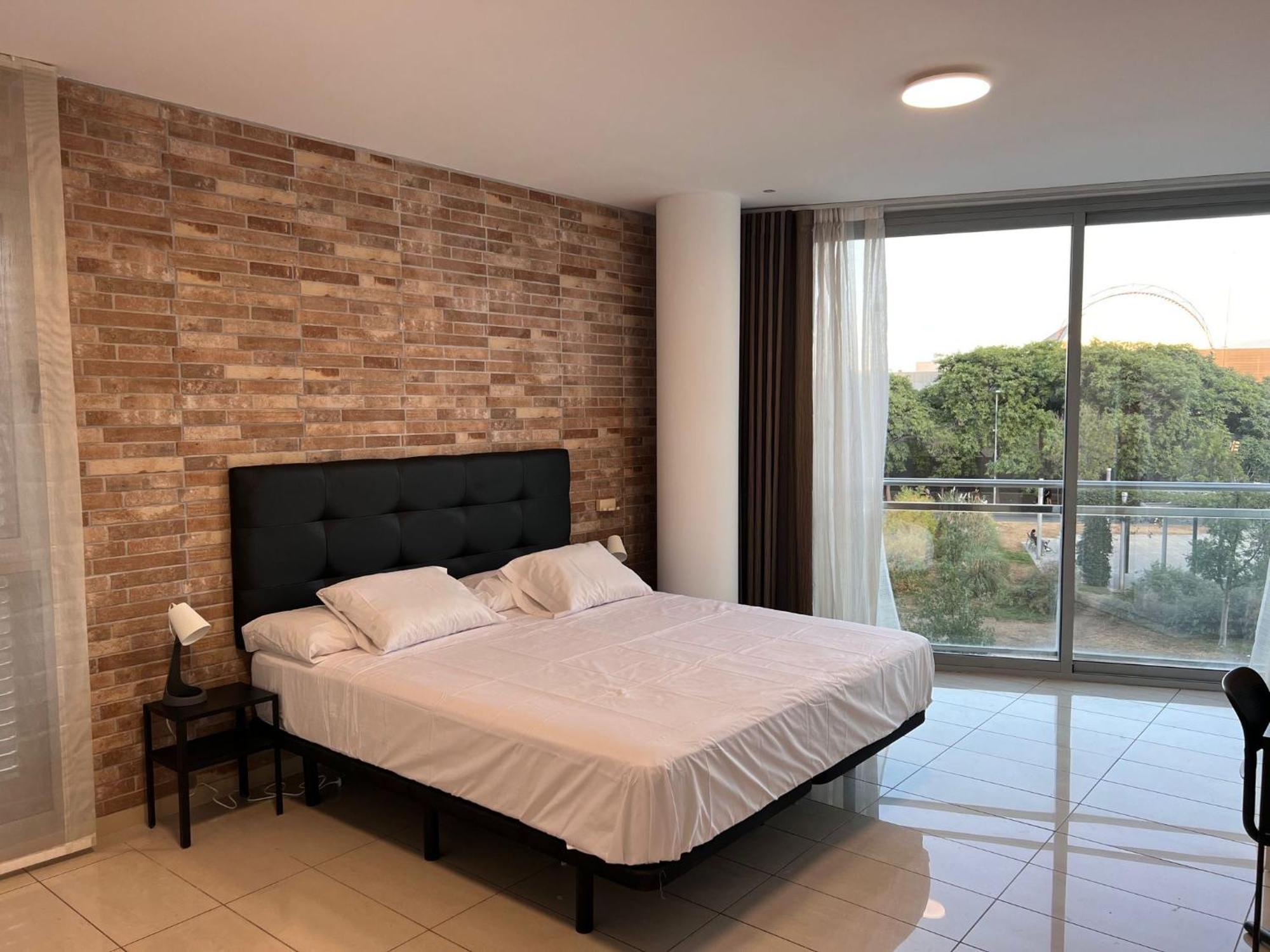 Fira Gran Via 2 - Private Rooms In A Shared Apartment - Habitaciones Privadas En Apartamento Compartido L'Hospitalet de Llobregat Exterior photo